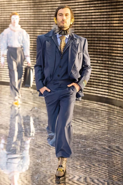 Look 46